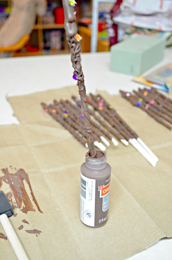 how to harry potter wands (dip end in paint)